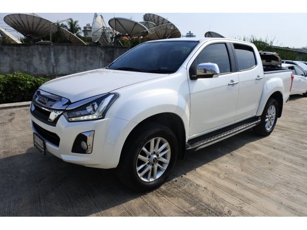 D-MAX CAB4 3.0 Z HILANDER  	2019